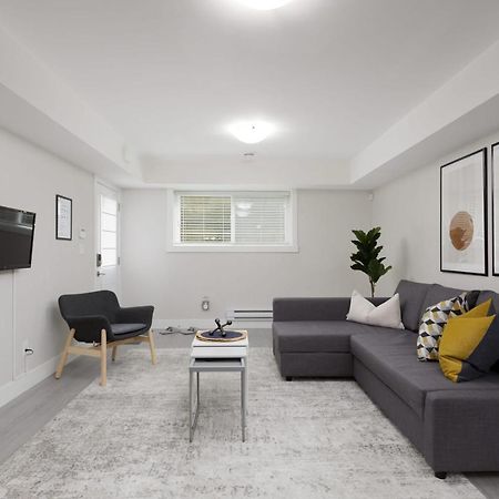 Tastefully Furnished And Newly Updated 2 Bd Central Lynn Valley North Vancouver Villa Ngoại thất bức ảnh