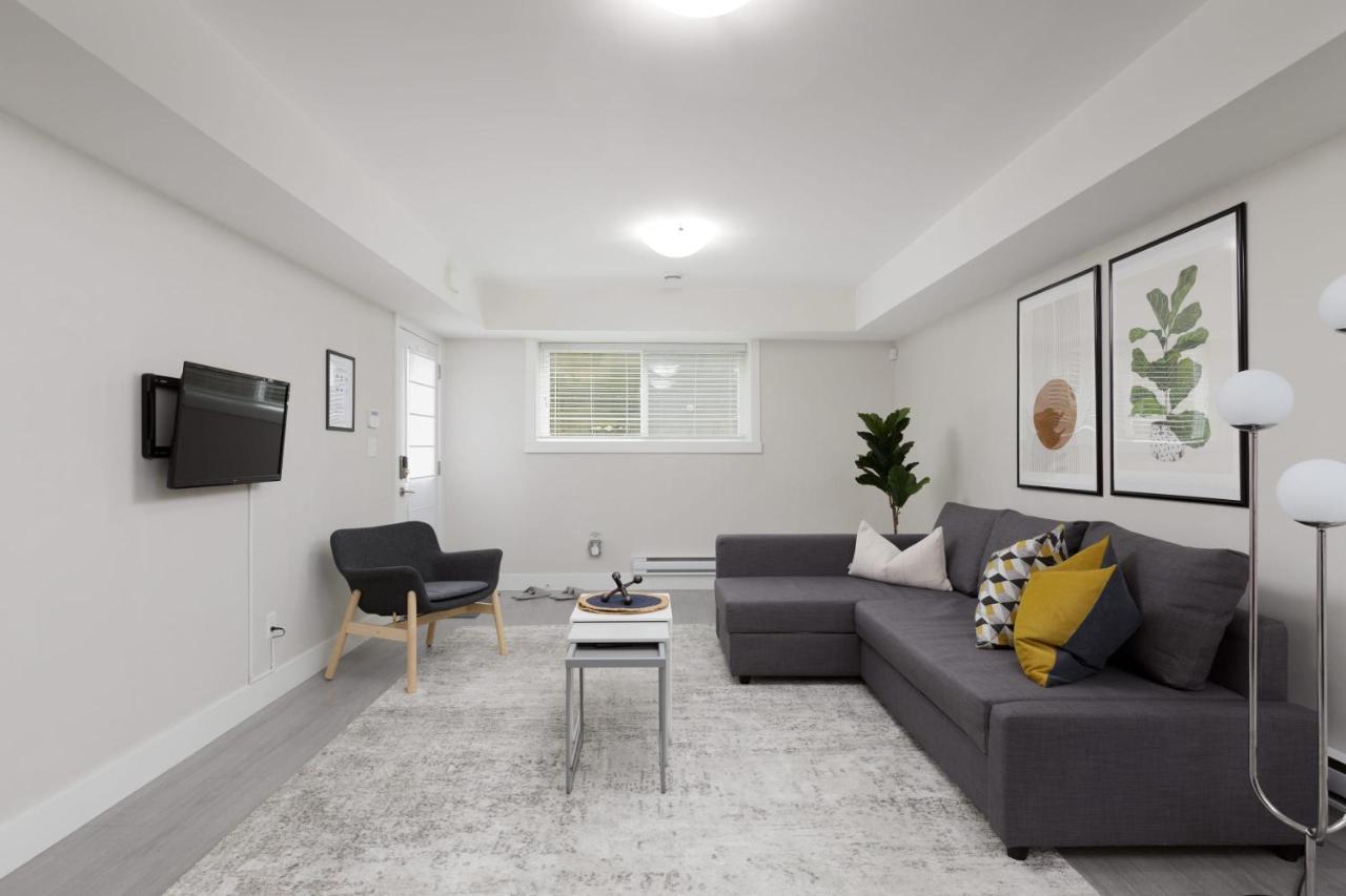 Tastefully Furnished And Newly Updated 2 Bd Central Lynn Valley North Vancouver Villa Ngoại thất bức ảnh