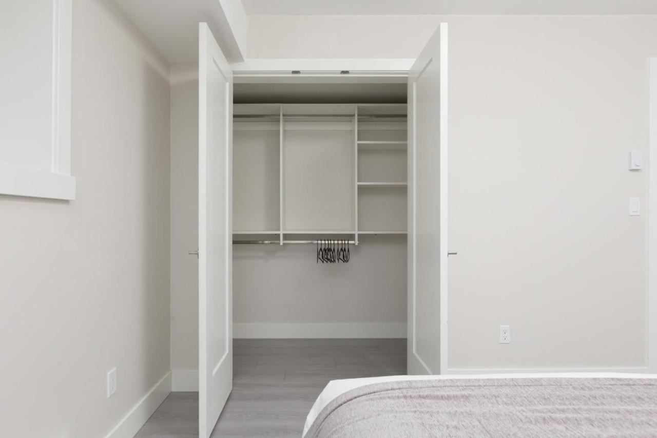 Tastefully Furnished And Newly Updated 2 Bd Central Lynn Valley North Vancouver Villa Ngoại thất bức ảnh