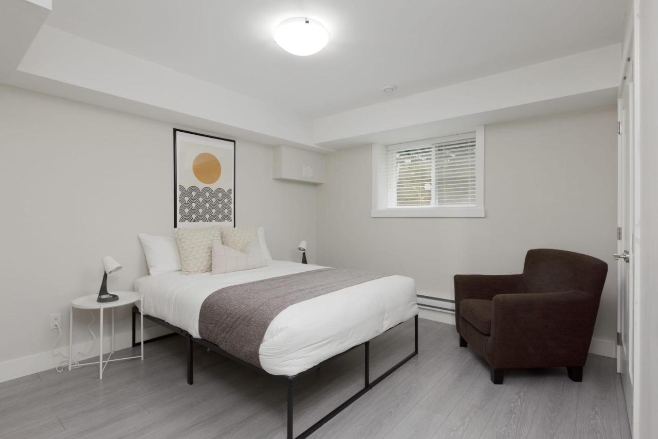 Tastefully Furnished And Newly Updated 2 Bd Central Lynn Valley North Vancouver Villa Ngoại thất bức ảnh
