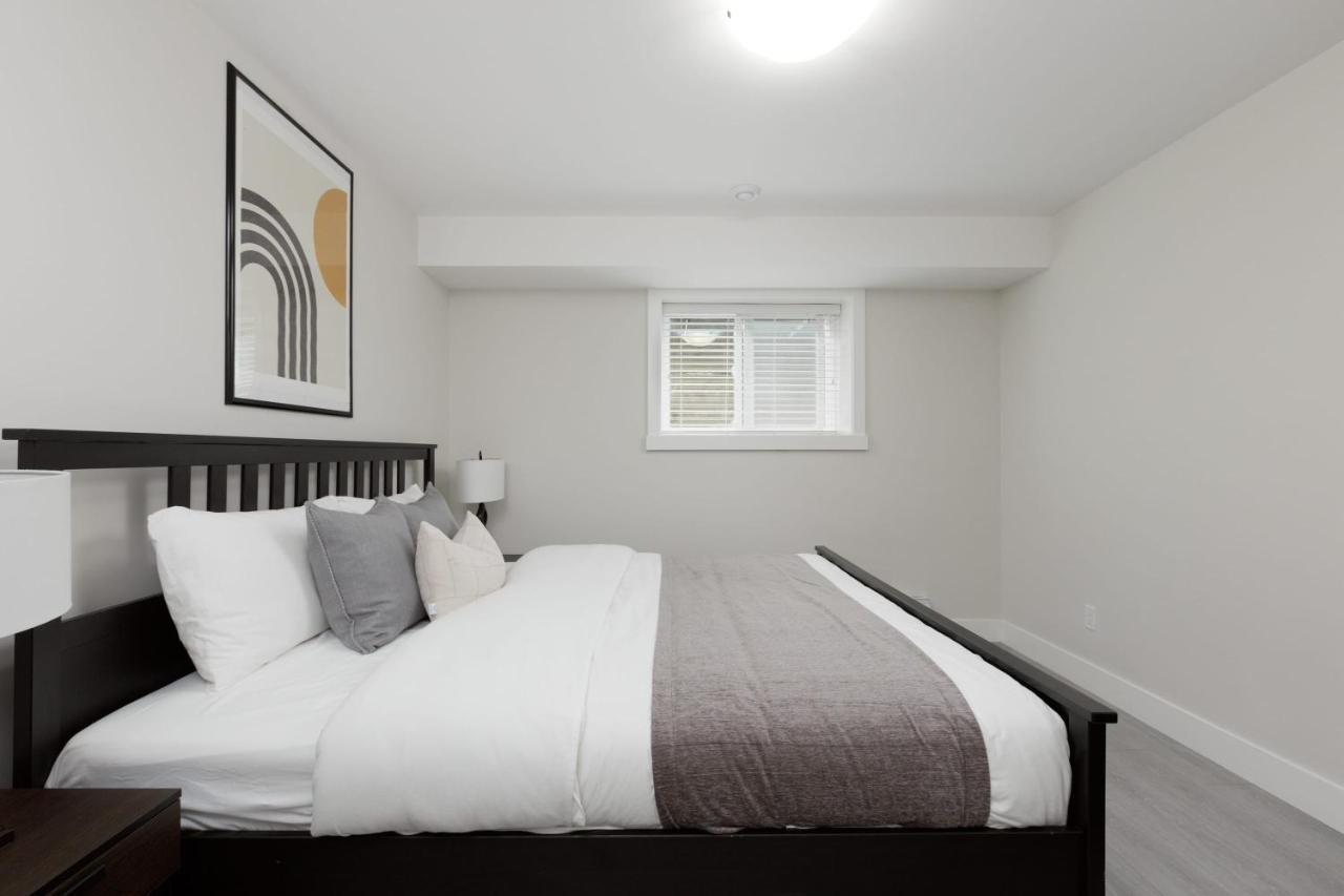 Tastefully Furnished And Newly Updated 2 Bd Central Lynn Valley North Vancouver Villa Ngoại thất bức ảnh