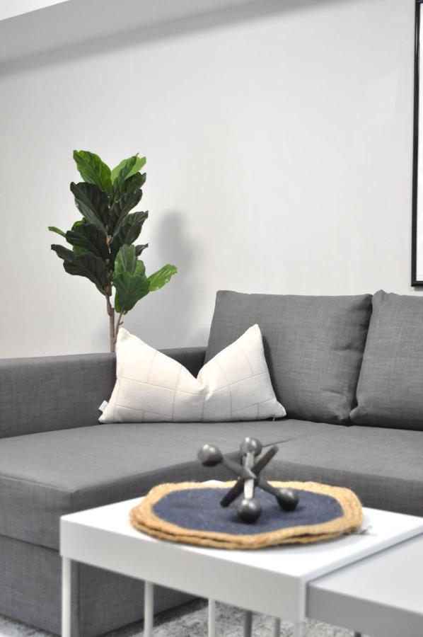 Tastefully Furnished And Newly Updated 2 Bd Central Lynn Valley North Vancouver Villa Ngoại thất bức ảnh
